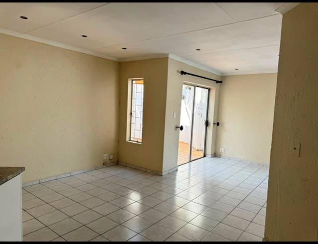 2 BEDROOM TOWNHOUSE FOR SALE IN CELTISDAL